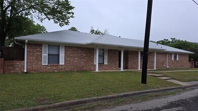 Building Photo - 210 E Witt St
