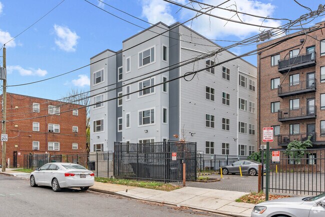 1517 Young Street SE - 1517 Young St SE