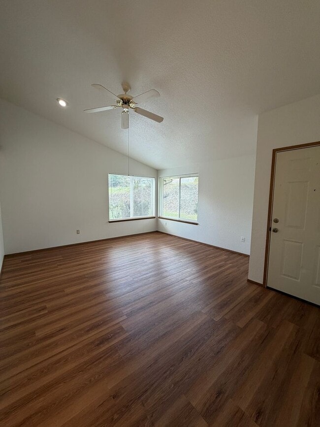 Building Photo - 1474 Diamond Rd SE