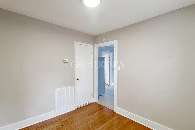 Building Photo - 707 19th St S