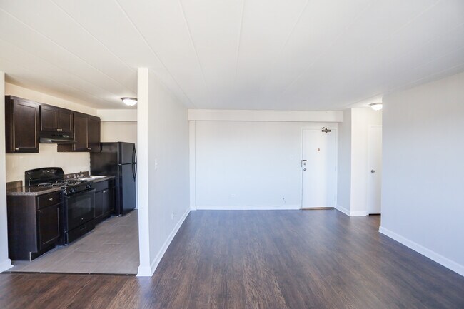 Foto del edificio - 7300 N Ridge Blvd