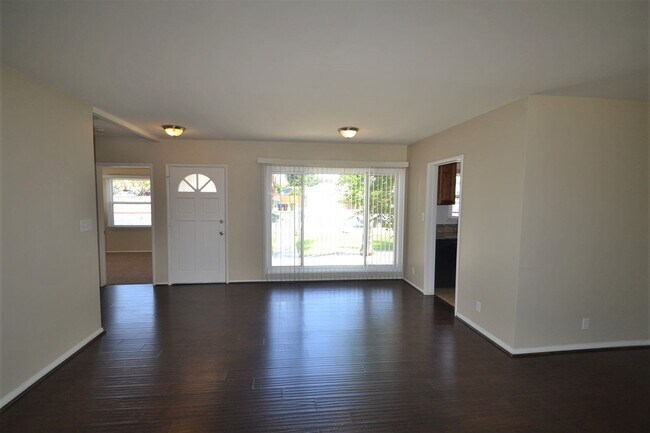 Foto del edificio - 17046 Saticoy St