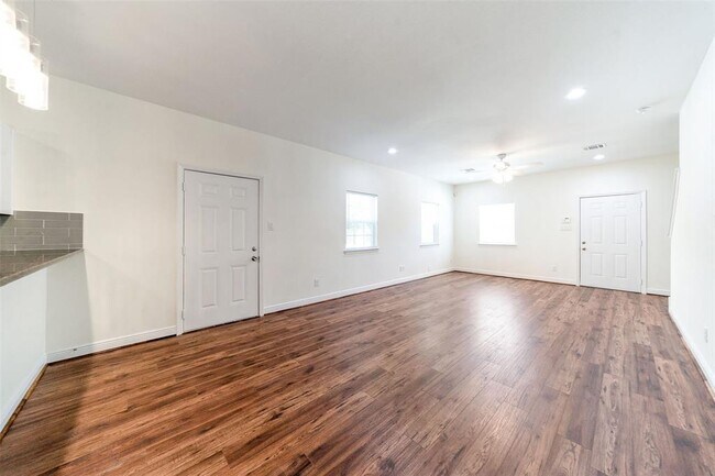 Building Photo - 5007 Mallow St