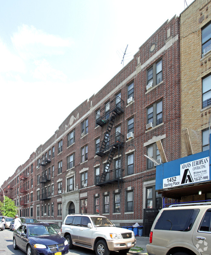 Building Photo - Waldorf Court