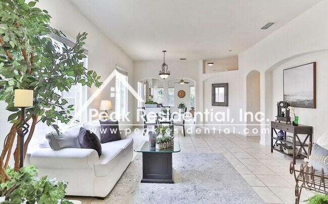 Foto del edificio - Spacious Elk Grove 4bd/2ba Home with 2 Car...