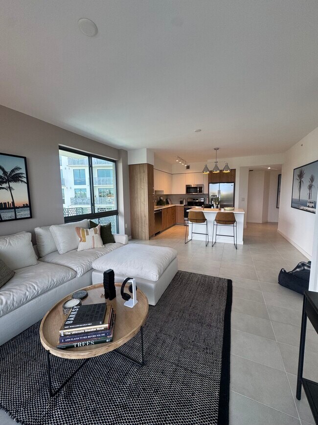 Foto del edificio - 999 SW 6th St