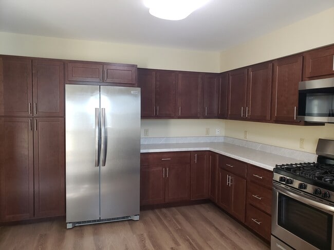 Building Photo - 1323 W Main St