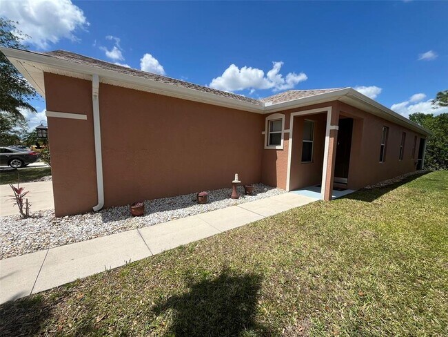 Foto del edificio - 13282 SW Pembroke Cir N