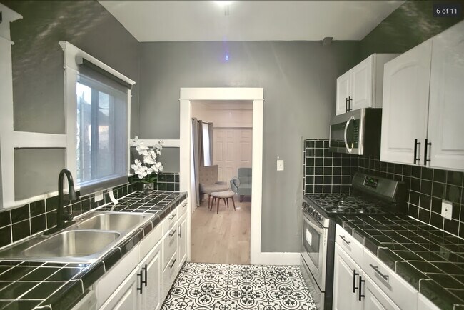 Foto del edificio - 3109 Raymond Ave
