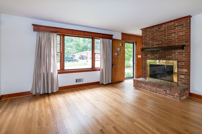 Foto del edificio - 3412 Dogwood Dr