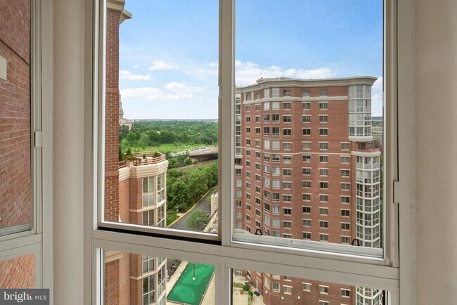 Building Photo - 2181 Jamieson Ave