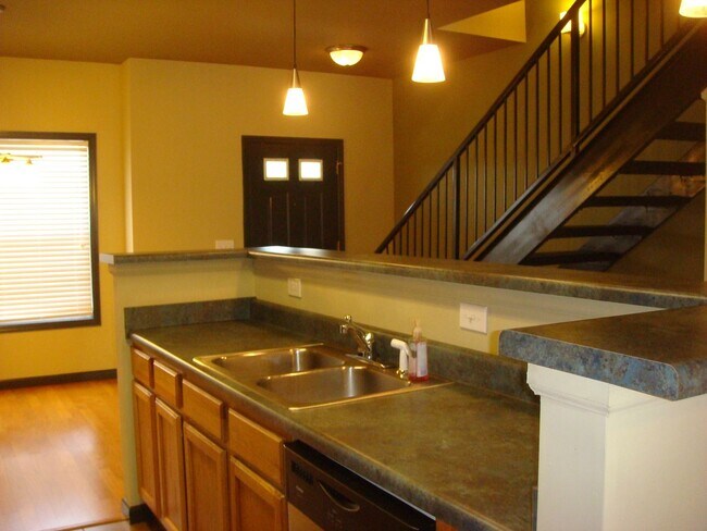 Foto del edificio - Wisteria Town Home For Rent!