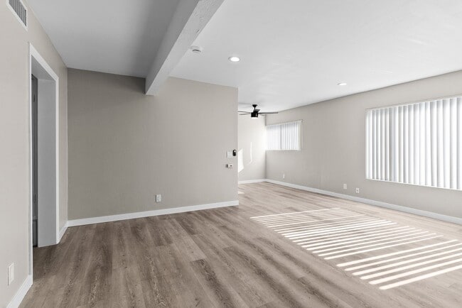 Foto del interior - 8101 Larson Avenue