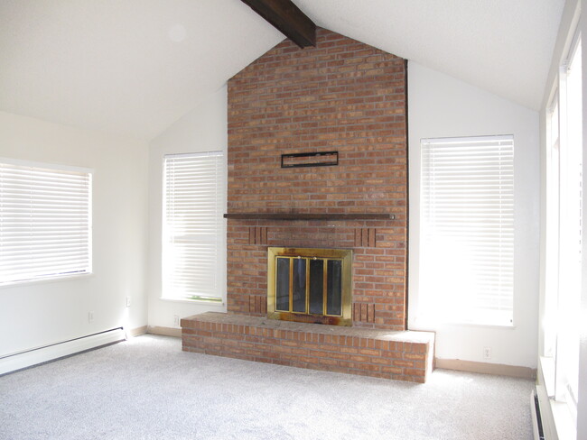 Building Photo - 602 Seranade St