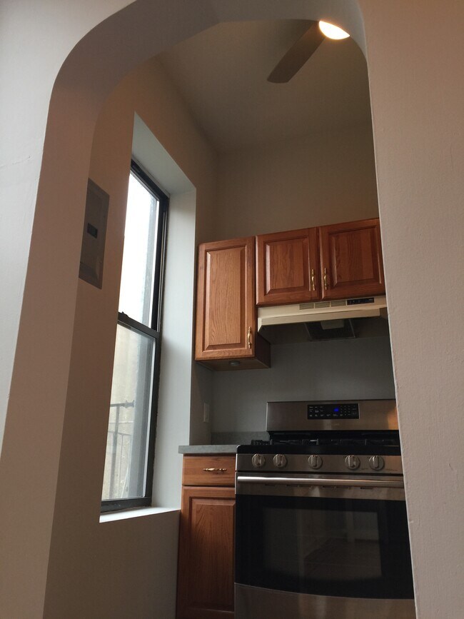 kitchen - 433 Clinton St