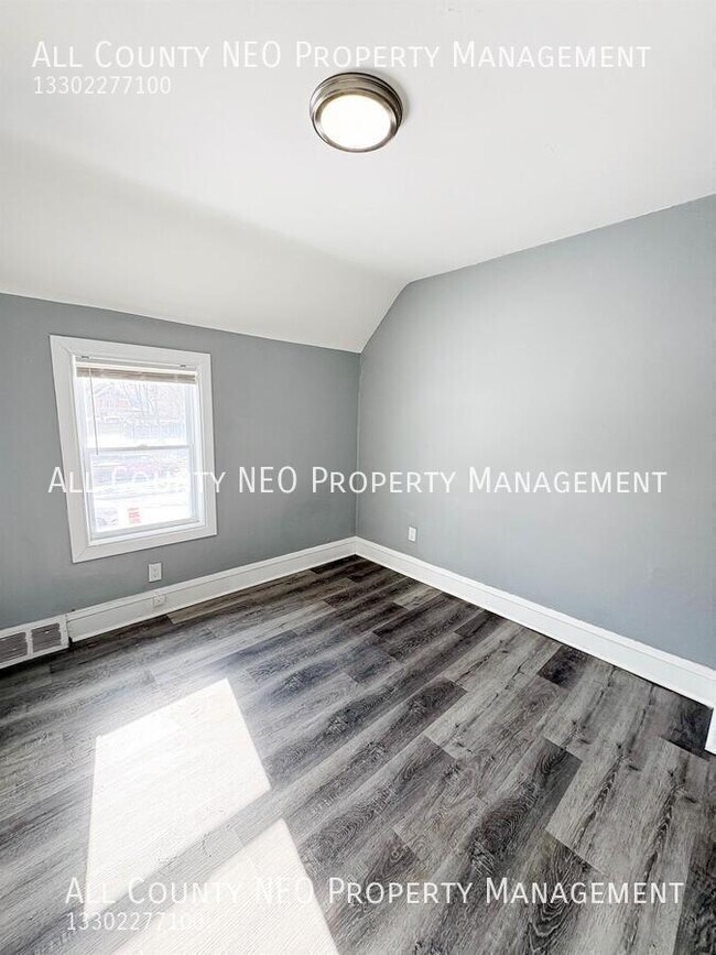 Building Photo - 3320 W 56th St