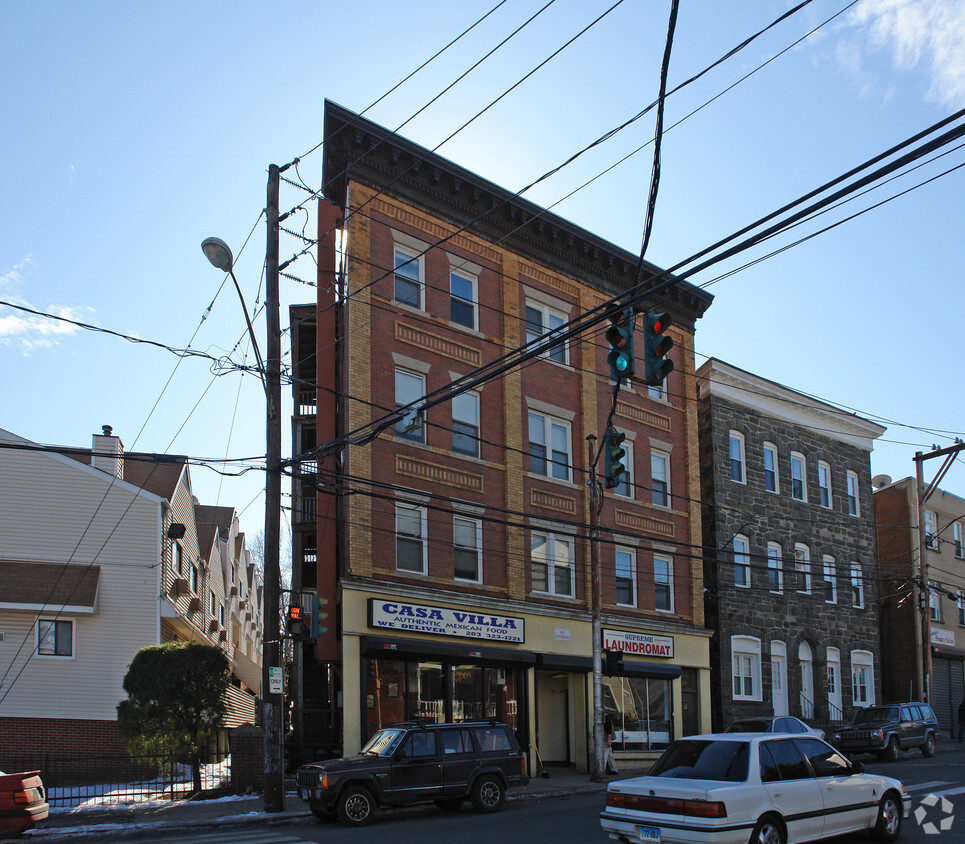 Primary Photo - 182 W Main St
