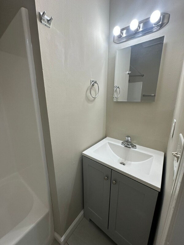 Foto del edificio - 766 Anderson Ave