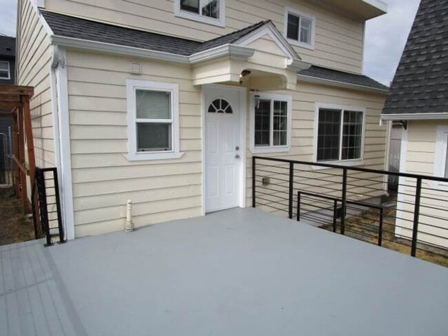 Building Photo - 2 Bedroom, 1 Bathroom Tacoma Home