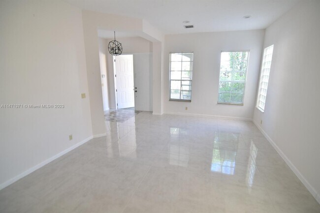 Foto del edificio - 3009 Santa Margarita Rd