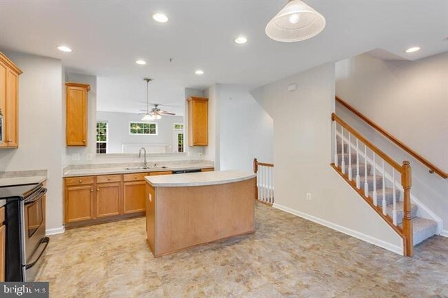 Building Photo - 110 Riverwatch Dr