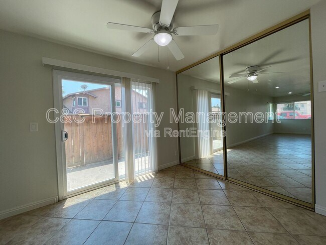 Foto del edificio - 1346 W San Ysidro Blvd