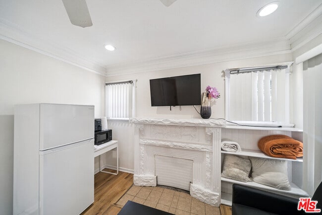 Building Photo - 1165 W 38th St