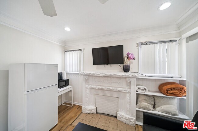 Foto del edificio - 1165 W 38th St
