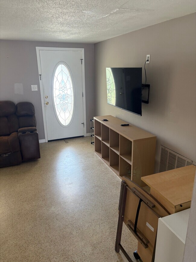Foto del edificio - 8019 Portage Dr