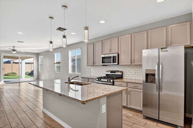 Foto del edificio - Charming 4BR House in Avondale