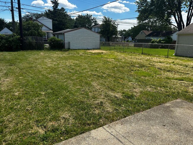 Foto del edificio - 3 BEDROOM HOME IN WARREN