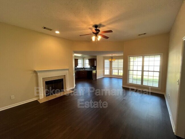 Foto del edificio - 37 Brentwood Dr