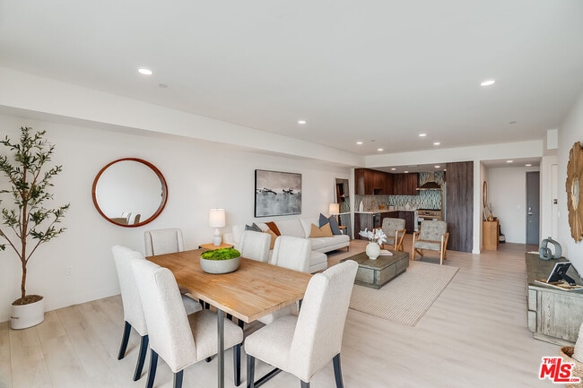 Building Photo - 1021 S Shenandoah St