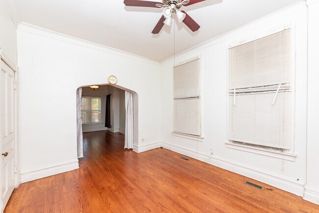 Building Photo - 1016 S Oakley Blvd