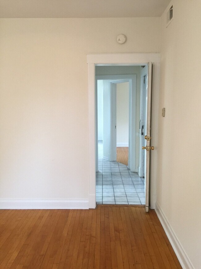 Foto del edificio - 2337 W Dickens Ave
