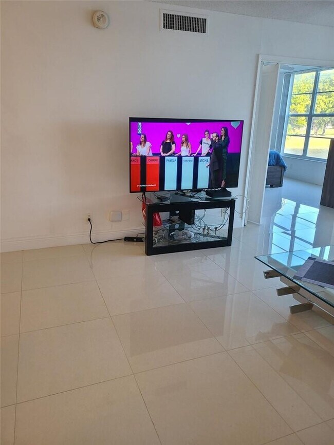 Foto del edificio - 3091 N Course Dr