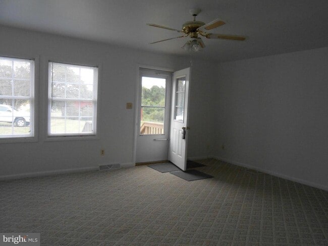 Building Photo - 47985 Leachburg Rd