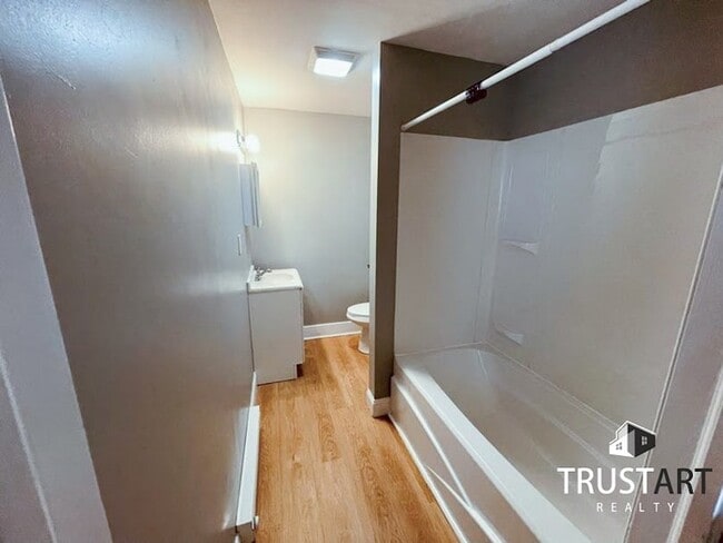 Building Photo - Studio apartment with backyard in Frankford