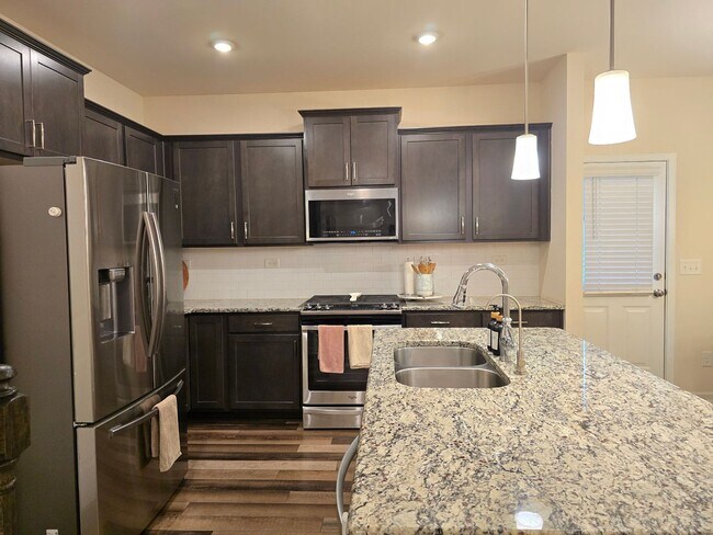 Foto del edificio - Spacious 3-Bed / 2.5-Bath Townhome near RTP! FREE TV & INTERNET! Reverse Osmosis Purification Sys...