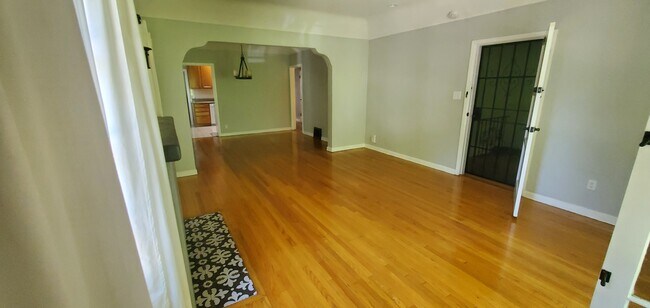 Foto del edificio - 1135 Cardiff Ave