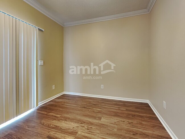 Foto del edificio - 8146 Whitham Dr