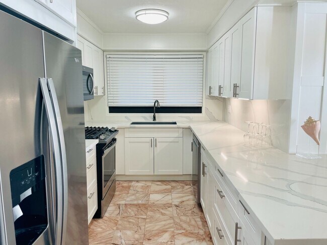 Building Photo - 2 Bedroom 2 Bathroom 1 Parking in Ala Moana