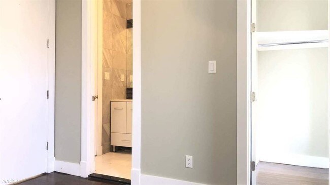 Foto del edificio - 4 br, 3 bath Apartment - 1063 Bushwick Ave