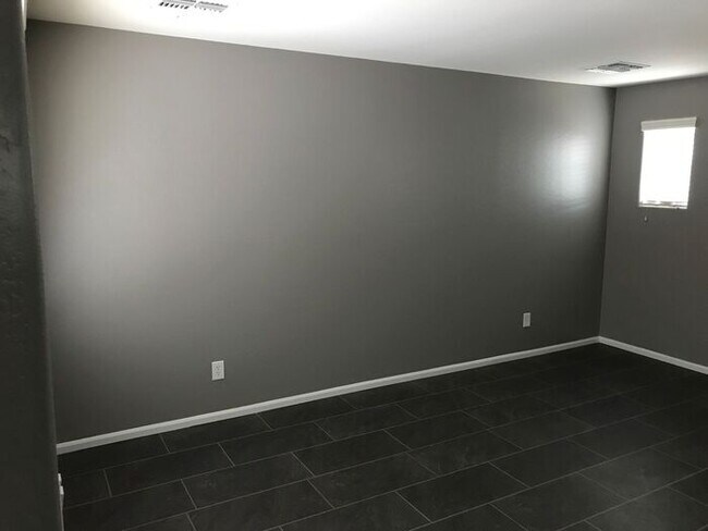 Building Photo - 7809 W Palm Ln
