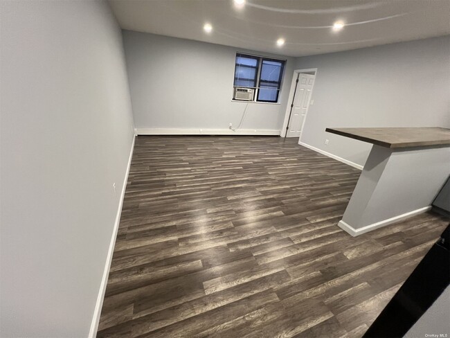 Building Photo - 1219 2nd Ave