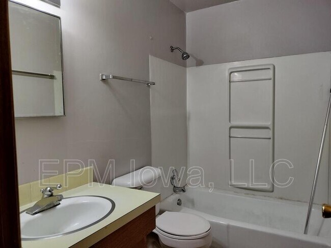 Building Photo - 1423 Starview Dr