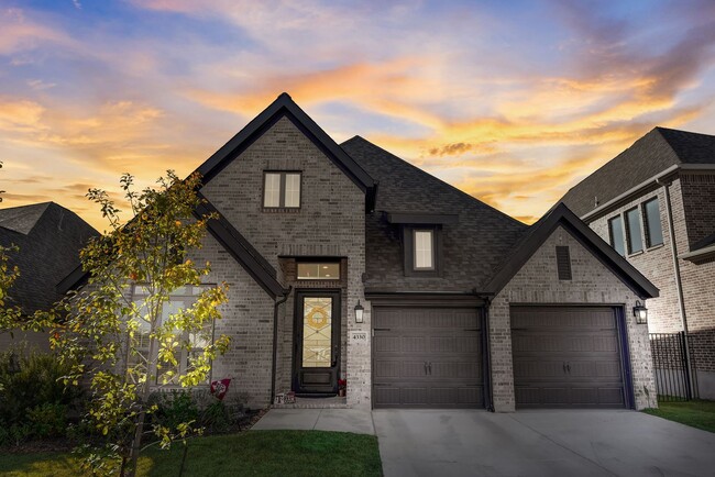 Building Photo - LUXURY 4-BEDROOM IN MONTEVERDE