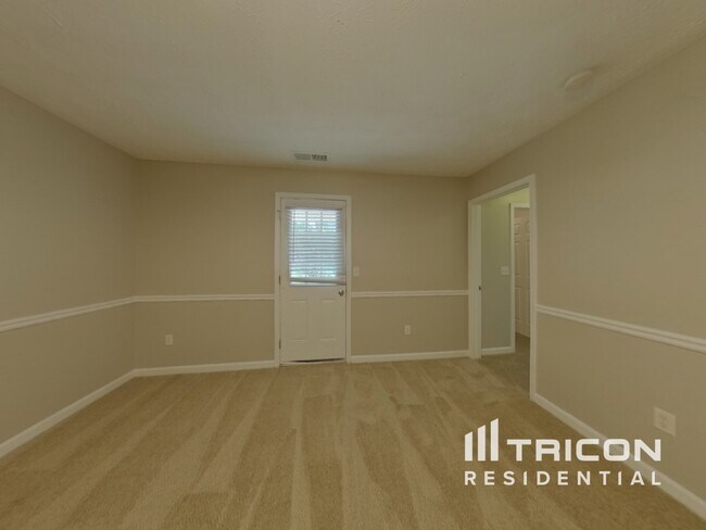 Foto del edificio - 492 Cathedral Dr