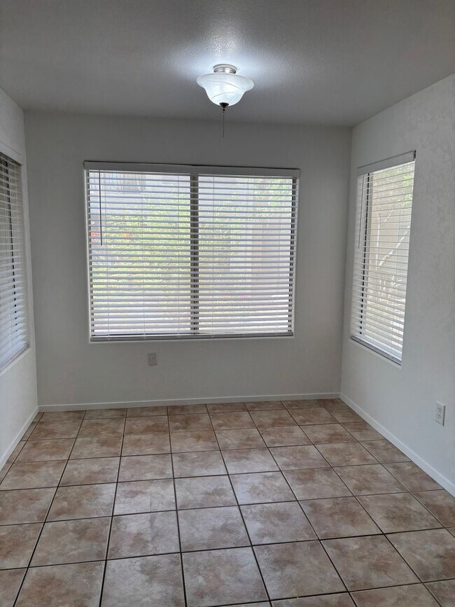 Building Photo - 5710 E Tropicana Ave