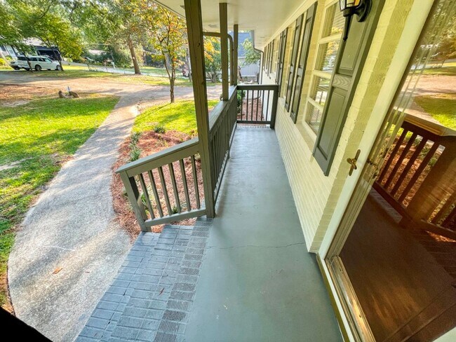 Foto del edificio - Renovated 3BR Ranch w/Basement